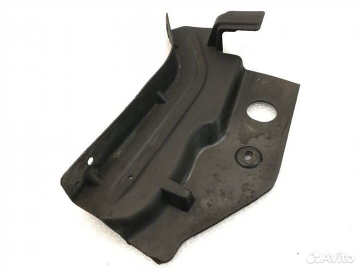 Пыльник двигателя левый Chevrolet Cruze седан 1.8