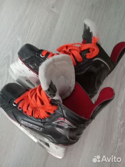Коньки хоккейные детские