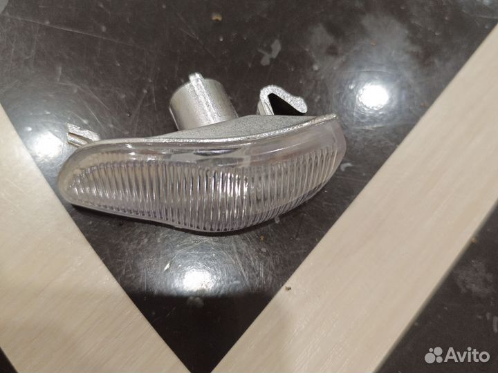 Повторитель поворота в зеркало, правый, symbol j