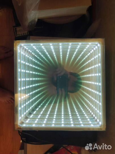 Зеркало с эффектом бесконечности