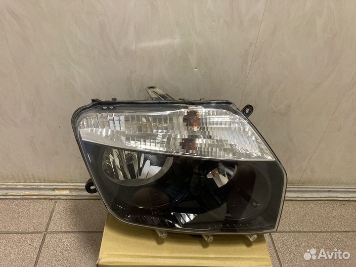 Фара правая Renault Duster 1 2011-2015 260101891r