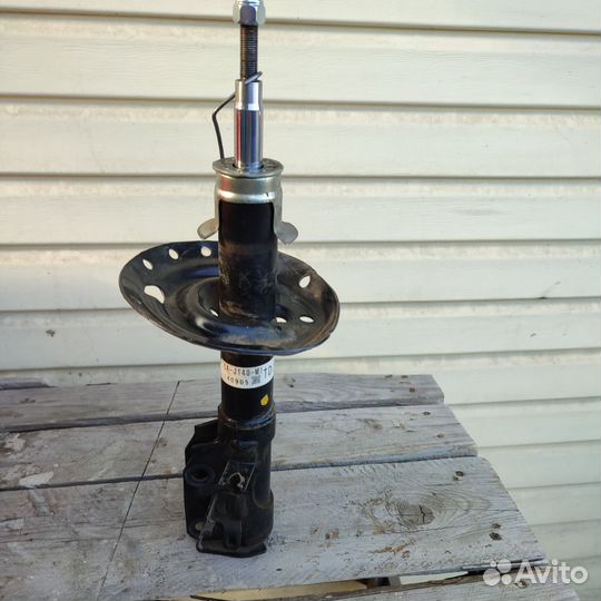 Стойка левая передняя Хонда Фит 2014г