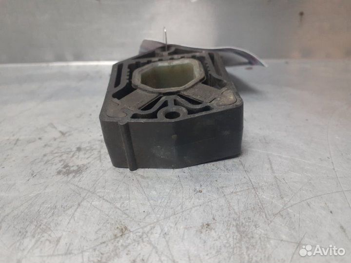 Кронштейн радиатора Volkswagen Passat B6