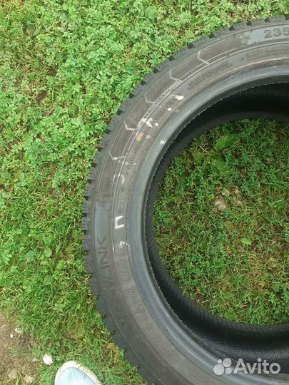 Triangle Snowlink TWT02 235/45 R17