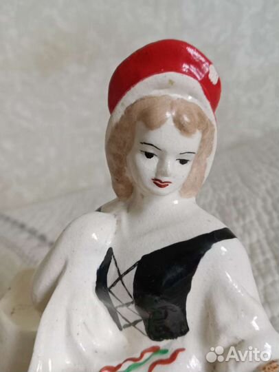 Статуэтка фаянс 