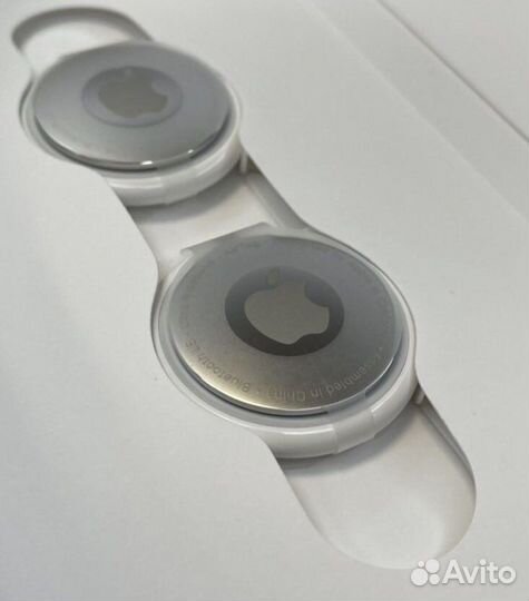 Apple AirTag на магните