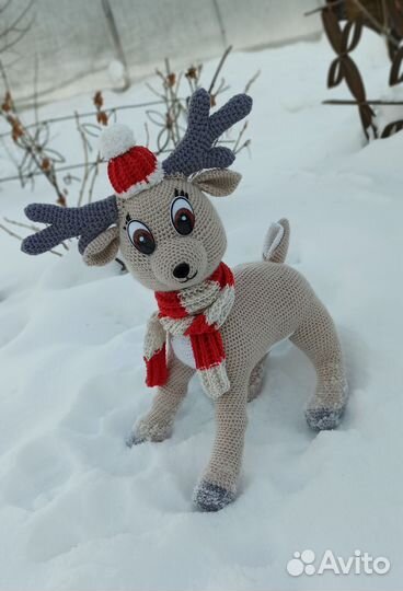 Новогодний олень под елку