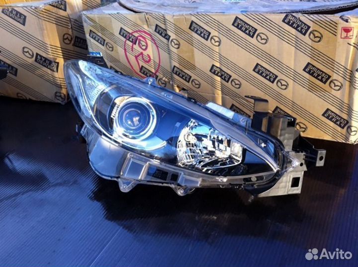 Фара передняя правая Мазда 3 BM 2013