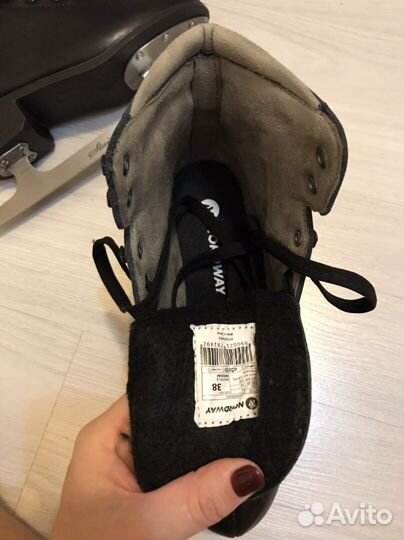 Коньки женские 38 размер