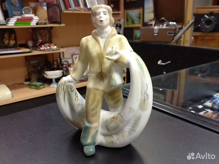 Статуэтка европа 19 век без повреждении и вмешател