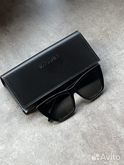 Солнцезащитные очки Saint Laurent