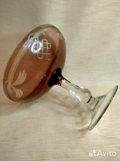 Ваза на ножке марганцевое стекло