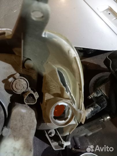 Фара toyota vitz