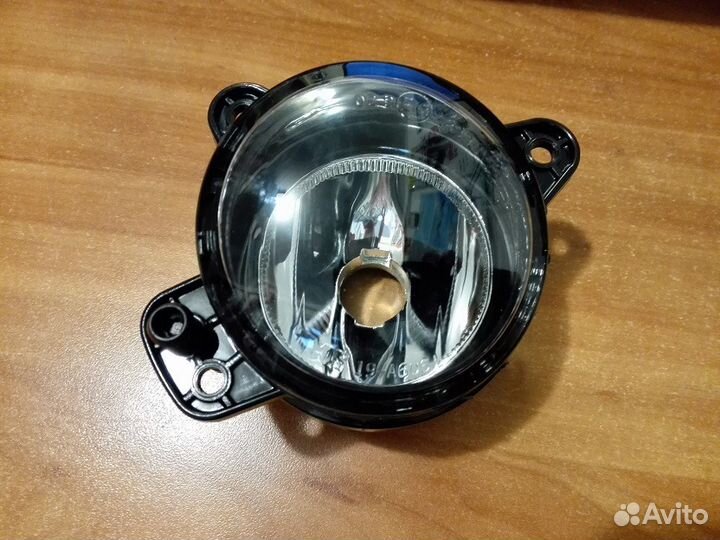 Стекло противотуманной фары Skoda Roomster 07- лев
