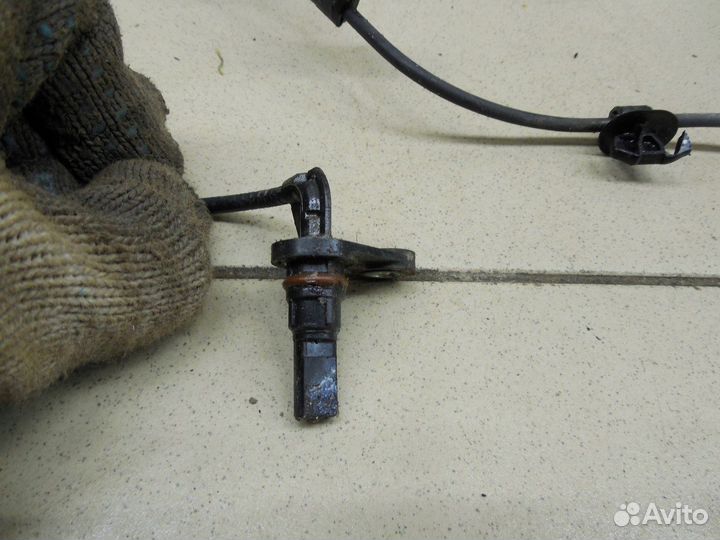 Датчик ABS передний правый Fortuner 2015
