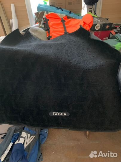 Продам коврик в багажник тойота windom