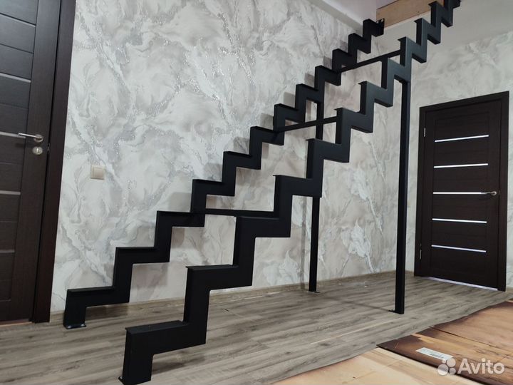 Лестница на металлокаркасе