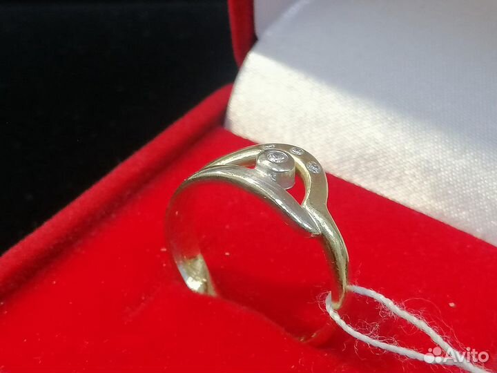 Кольцо с бриллиантом золотое