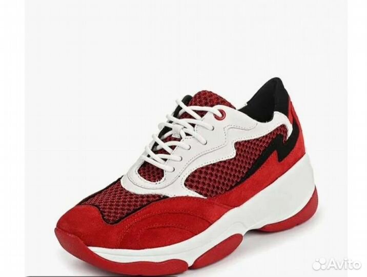 Кроссовки женские