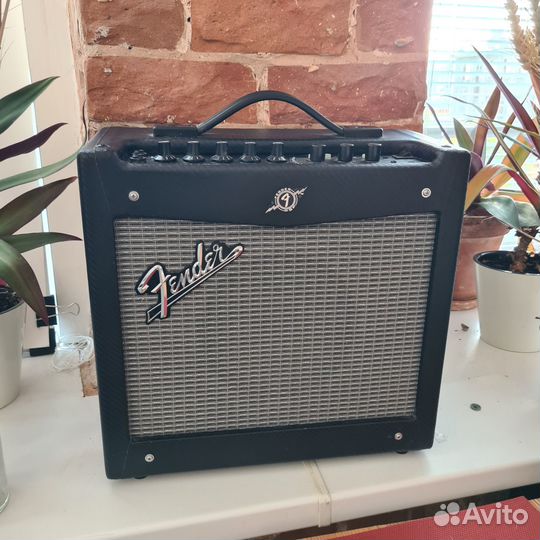 Fender mustang 1 комбоусилитель