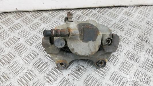 Суппорт тормозной передний левый fiat doblo 1 (2BE