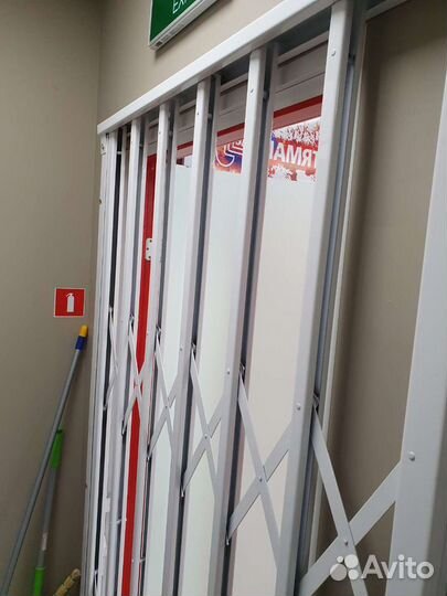 Решетка раздвижная на двери