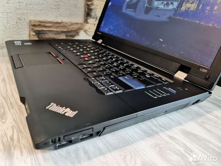 Бизнес ноутбук Lenovo i3/8Gb/SSD/620GB/HD3000