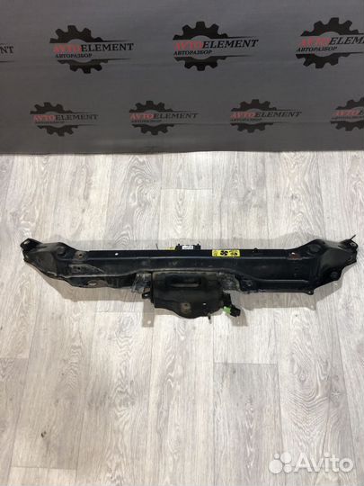 Рамка радиатора Nissan Note E11 (2005—2009)