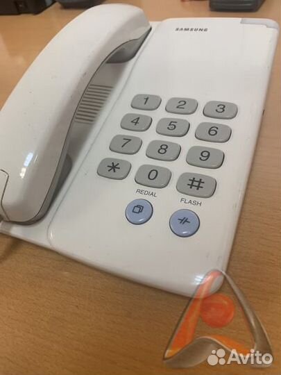 Проводные аналоговые телефоны разных брендов