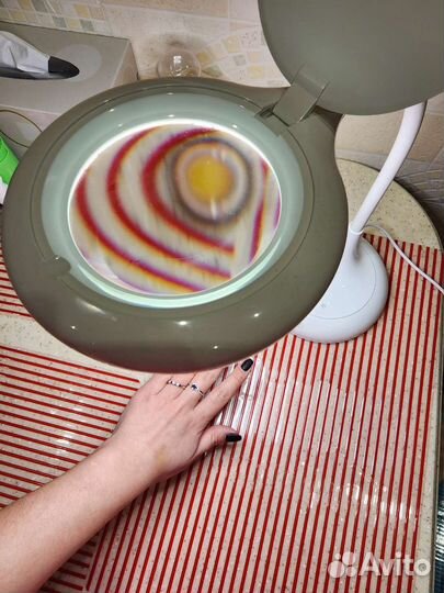 Настольная лампа с увеличительным стеклом (лупа)