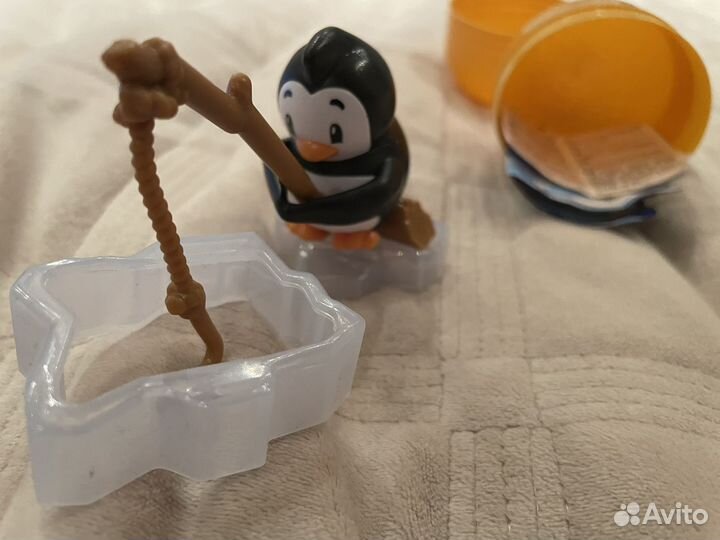 Игрушка киндер макси пингвин