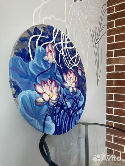 Круглая большая картина с цветами