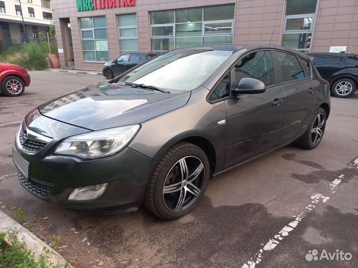 Opel Astra 1.6 МТ, 2011, 105 000 км