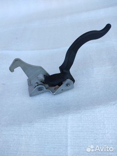 Крюк замок капота