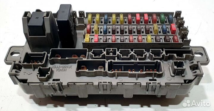 Блок предохранителей салонный Honda C-RV 1