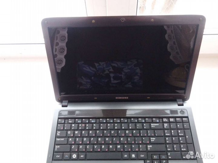 Samsung R525