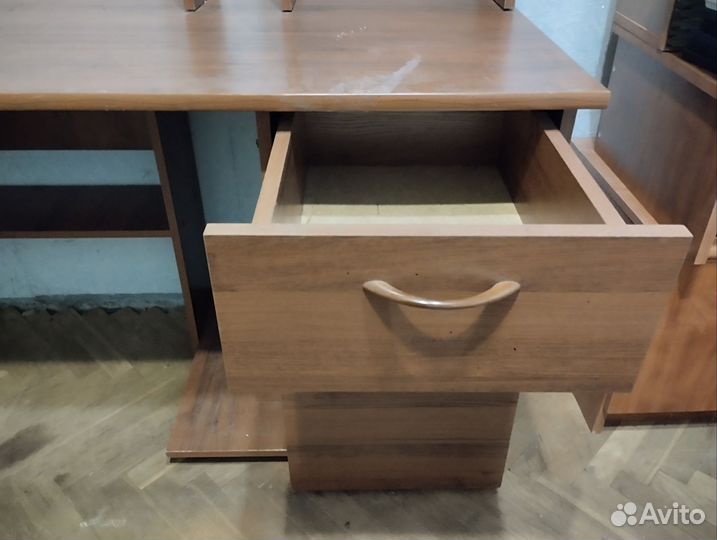Рабочий стол для школьника бу