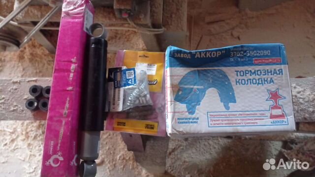 Тормозные колодки задние и амортизатор