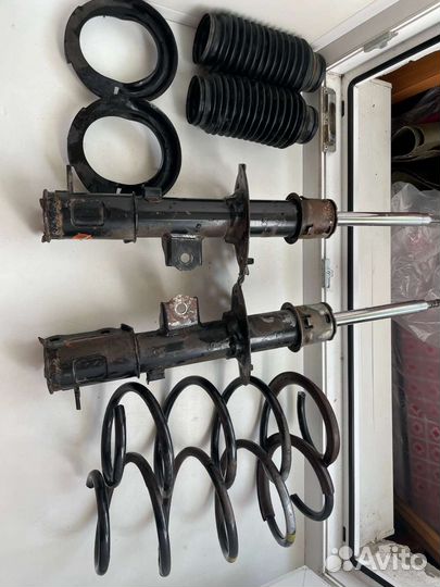 Передние пружины и амортизаторы Рио 3