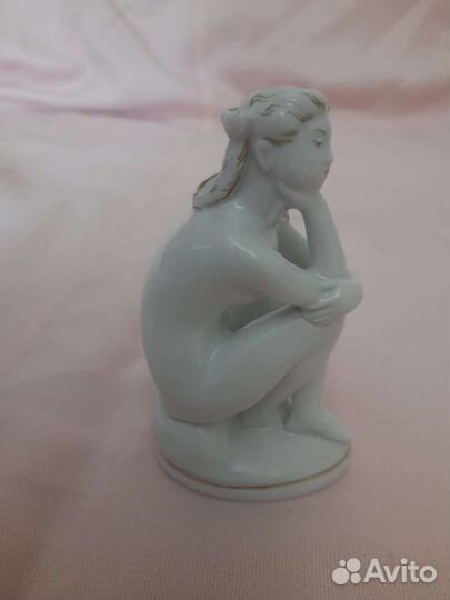Фарфоровая статуэтка