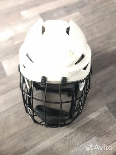 Хоккейный шлем