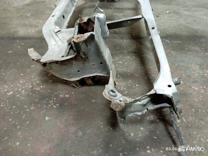 Рамка радиатора передняя Toyota Avensis AT220