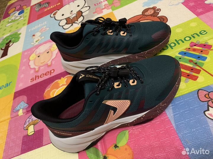 Кроссовки женские 38