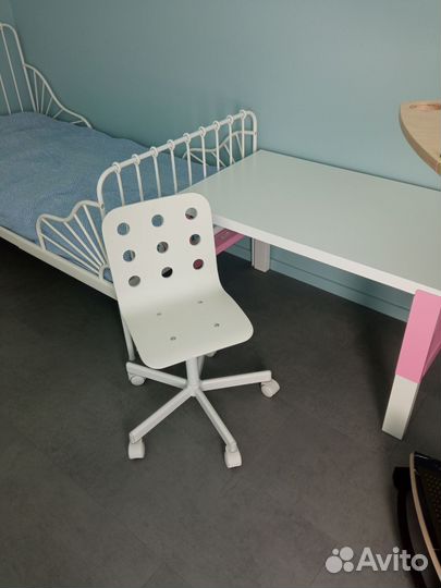 Стол детский со стулом. Новые