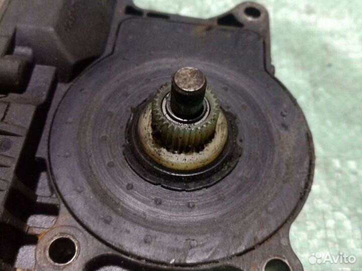 Мотор стеклоподъемника передний Ford Mondeo 3