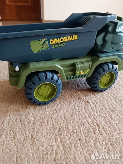 Динозавры с машинкой