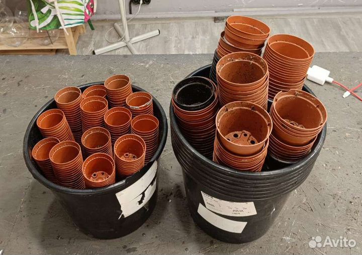 Горшки для цветов, паллетки пластиковые
