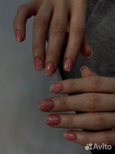 Маникюр в салоне