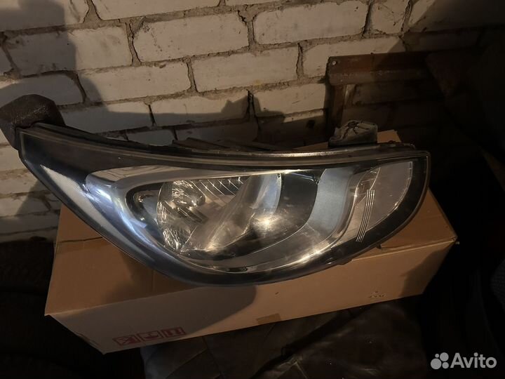 Передние фары Hyundai Solaris 2011