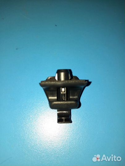 Крючок шторки задний Toyota Camry V70 2018+2021